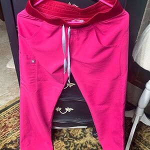 Figs Women's shocking pink scrub pants xs